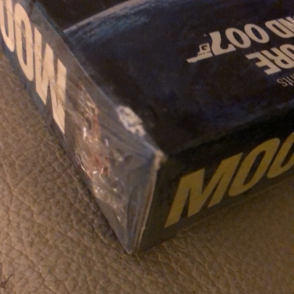 James Bond: Moonraker - 1979 - VHS - New! - Picture 5 of 6